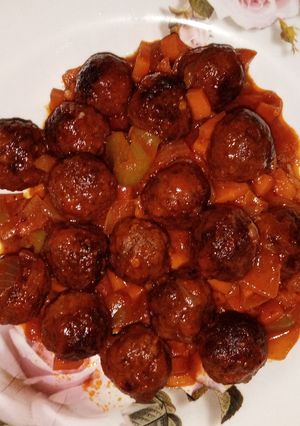 صورة لوصفة كرات اللحم بالصلصة والخضار