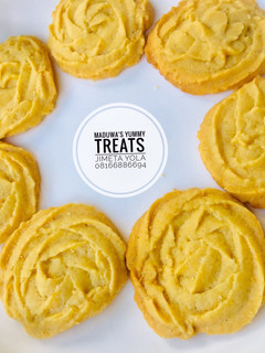 A picture of Rich butter cookies.