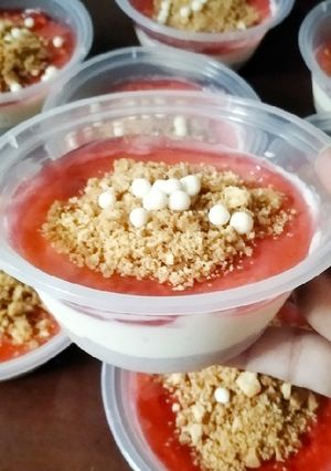 Foto resep Strawberry Cheesecake in Cup (No Bake)