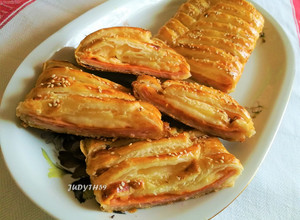 Sonkás - sajtos - sült - leveles sós süti recept fotója