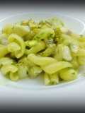 Fusilloni con branzino e crema di zucchine