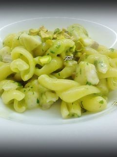 Foto di Fusilloni con branzino e crema di zucchine