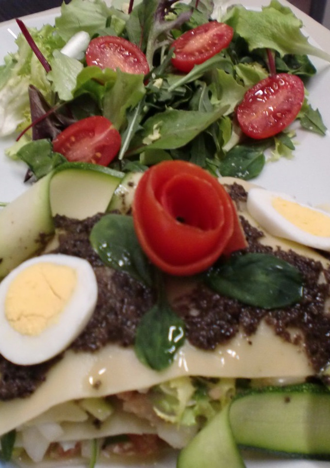 Una foto de Lasaña fría con verduras