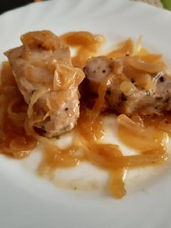 Una foto de Atún encebollado