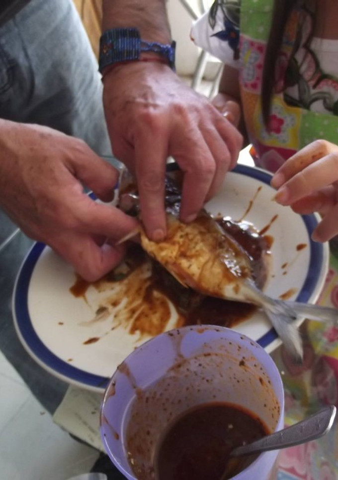 Una foto de Pescado en adobo de chiles y cerveza Martincito