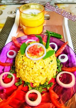 A picture of Chana dal khichdi.