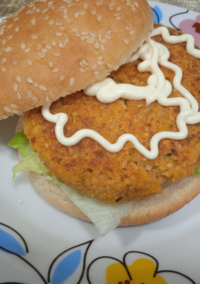 Una foto de Hamburguesa de garbanzos y quinoa