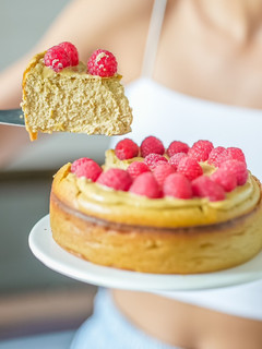 Una foto de Cheesecake de queso fresco y frambuesas