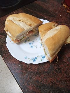 Una foto de Bocadillo de soldadito de merluza, ensalada mixta y mayonesa