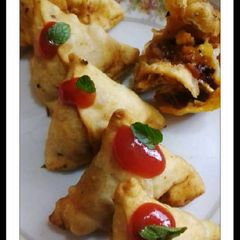 A picture of Pizza samosa.
