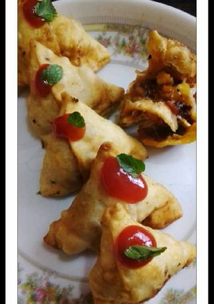 A picture of Pizza samosa.