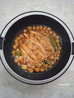 Foto resep Tumis Enoki Bakso Pedas
