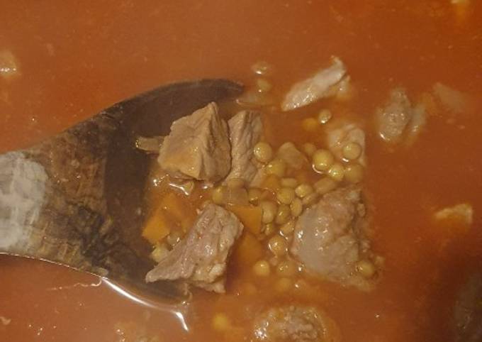 Spezzatino di maiale con lenticchie
