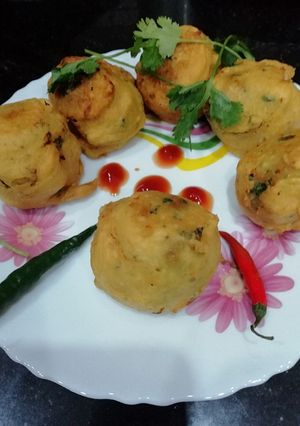 A picture of Batata Vada.