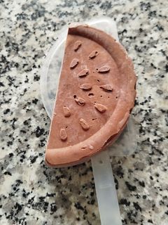 Una foto de Helados individual de queso de untar y chocolate que puede hacer hasta un niño