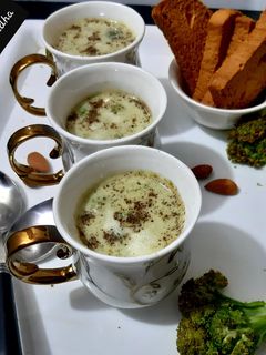 ब्रोकोली आलमन्ड सूप-(broccoli Almond Soup recipe in Hindi) रेसिपी मुख्य फोटो