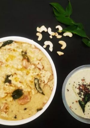 A picture of Foxtail millet ven pongal with coconut chutney.
