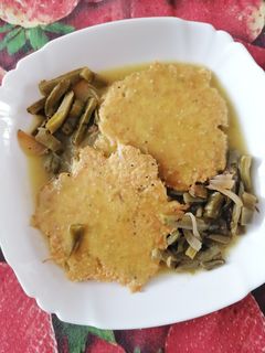 Una foto de Tortitas de pollo en salsa verde 😋