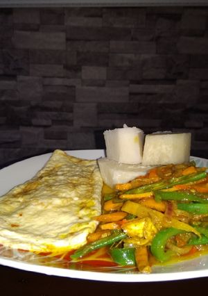 A picture of Boiled yam, Omelette and vegetable gravy.