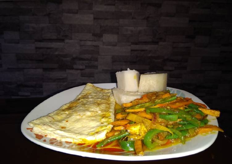 Boiled yam, Omelette and vegetable gravy