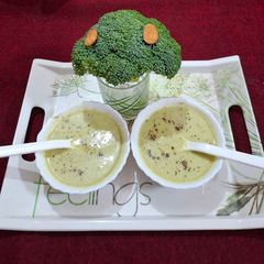 A picture of Broccoli Almond soup.