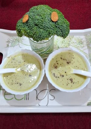 A picture of Broccoli Almond soup.