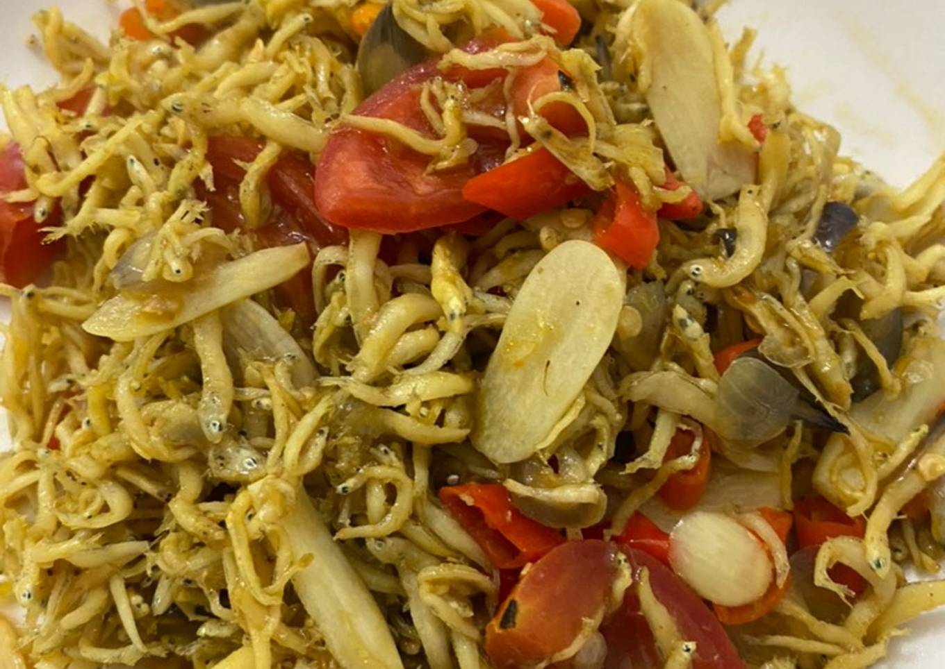 Tumis teri nasi kunyit
