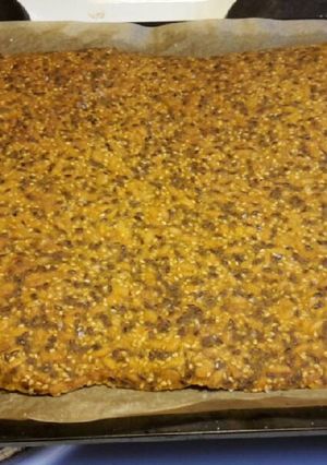 A picture of Seed Crackers.
