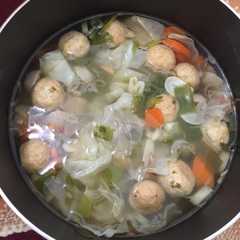 A picture of Sop bakso bola bola tahu.