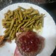 Librito de hamburguesa con mermelada y salteado de judías
