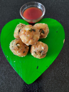 સાબુદાણા બટાકા ના વડા (Sabudana Potato vada Recipe in Gujarati) રેસીપી મુખ્ય ફોટો