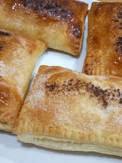 Una foto de Napolitanas de chocolate y fresa