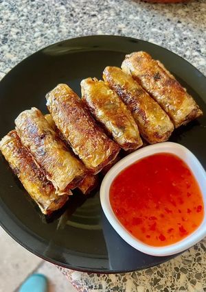 A picture of Vietnamese Chicken Spring Rolls (Nem Rán Nhân Gà).