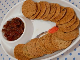 बेक्ड मठरी (Baked mathri recipe in Hindi)