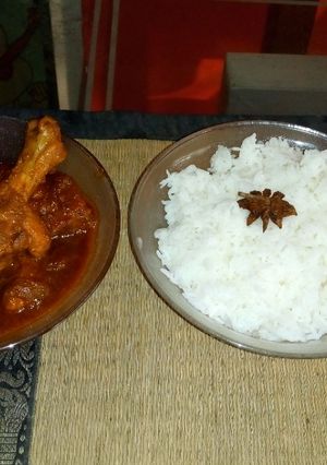 A picture of Spicy red chicken curry.