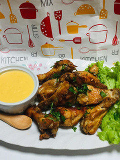 Una foto de Piernitas de pollo al horno con crema a la huancaína!!