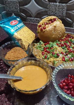 A picture of Street Dabeli.