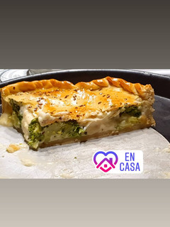 Una foto de Tarta de brócoli y salsa blanca