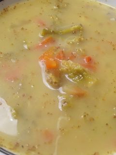 Una foto de Sopa de brócoli🍛🍱🍲