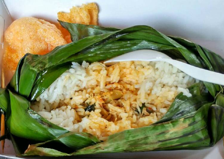 Resep Nasi bakar ayam suir kemangi oleh Ummu Kenzie Cookpad