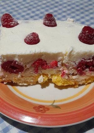 Una foto de Postre de frambuesa y crema