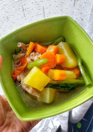 A picture of Indonesian Style Chicken Soup.
