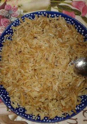 صورة لوصفة رز بالشعرية بطريقة البسيطة