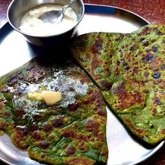 A picture of Palak naan.