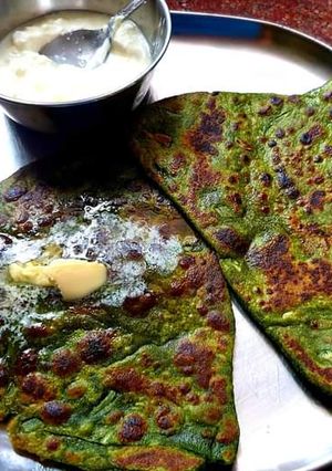 A picture of Palak naan.