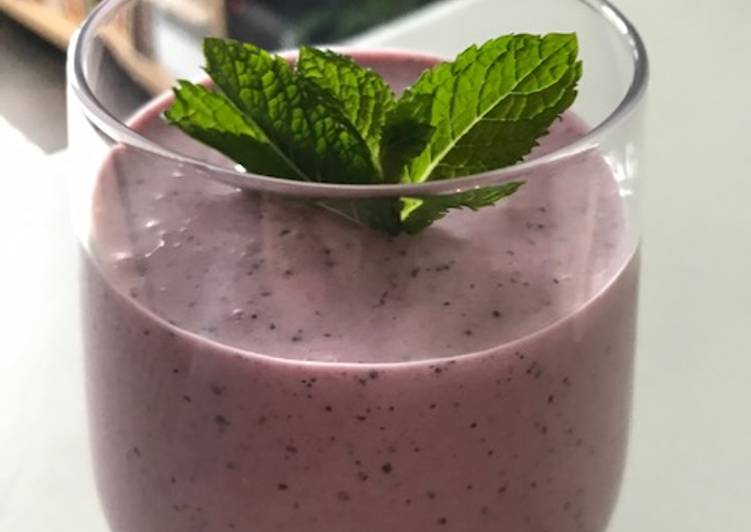 Steps to Make Quick Breakfast Smoothie