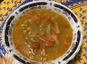 Une photo de Soupe de navets, carottes, poireau et tomates aux épices tajine