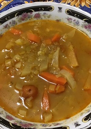 Une photo de Soupe de navets, carottes, poireau et tomates aux épices tajine