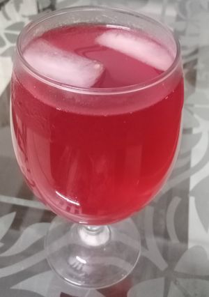 A picture of Cranmax lemonade.