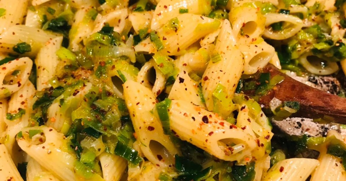 Penne Aglio Olio Con Porri E Peperoncino 🌶 Recipe by Bianca Mwale - Cookpad